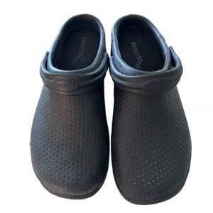 Preloved Scrub shoes size 8